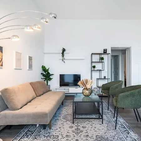 Homely Berlin - Spacious, Modern, S-Bahn Nearby , Groups & Families Exterior photo