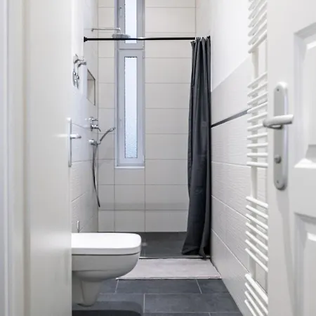 Homely Berlin - Spacious, Modern, S-Bahn Nearby , Groups & Families Exterior photo