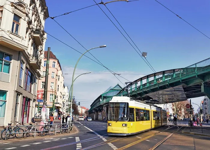 Homely Berlin - Spacious, Modern, S-Bahn Nearby , Groups & Families