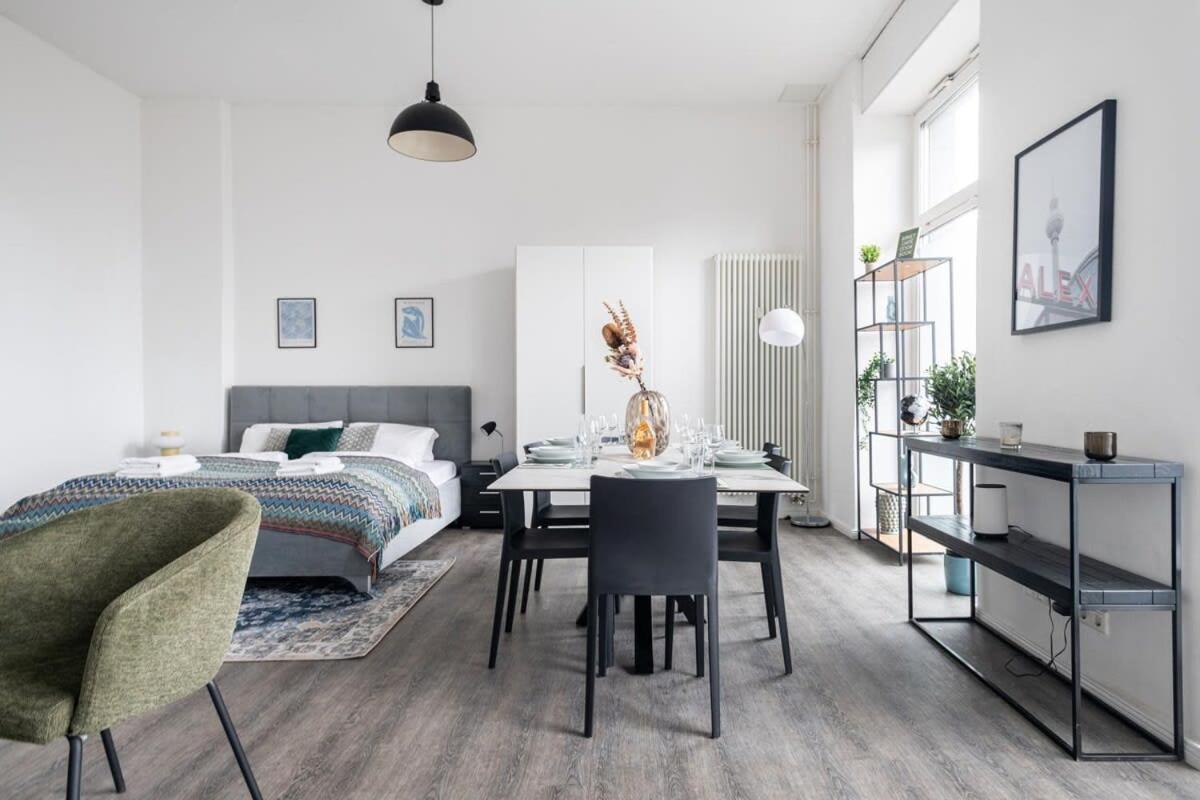 Apartament Homely - Spacious, Modern, S-bahn Nearby , Groups & Families Berlin