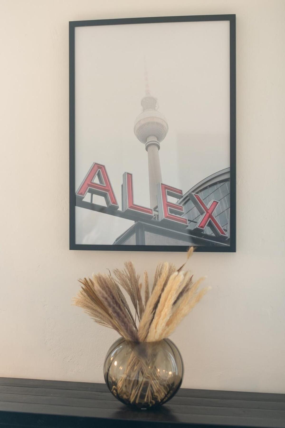Homely - Spacious, Modern, S-bahn Nearby , Groups & Families Apartment *