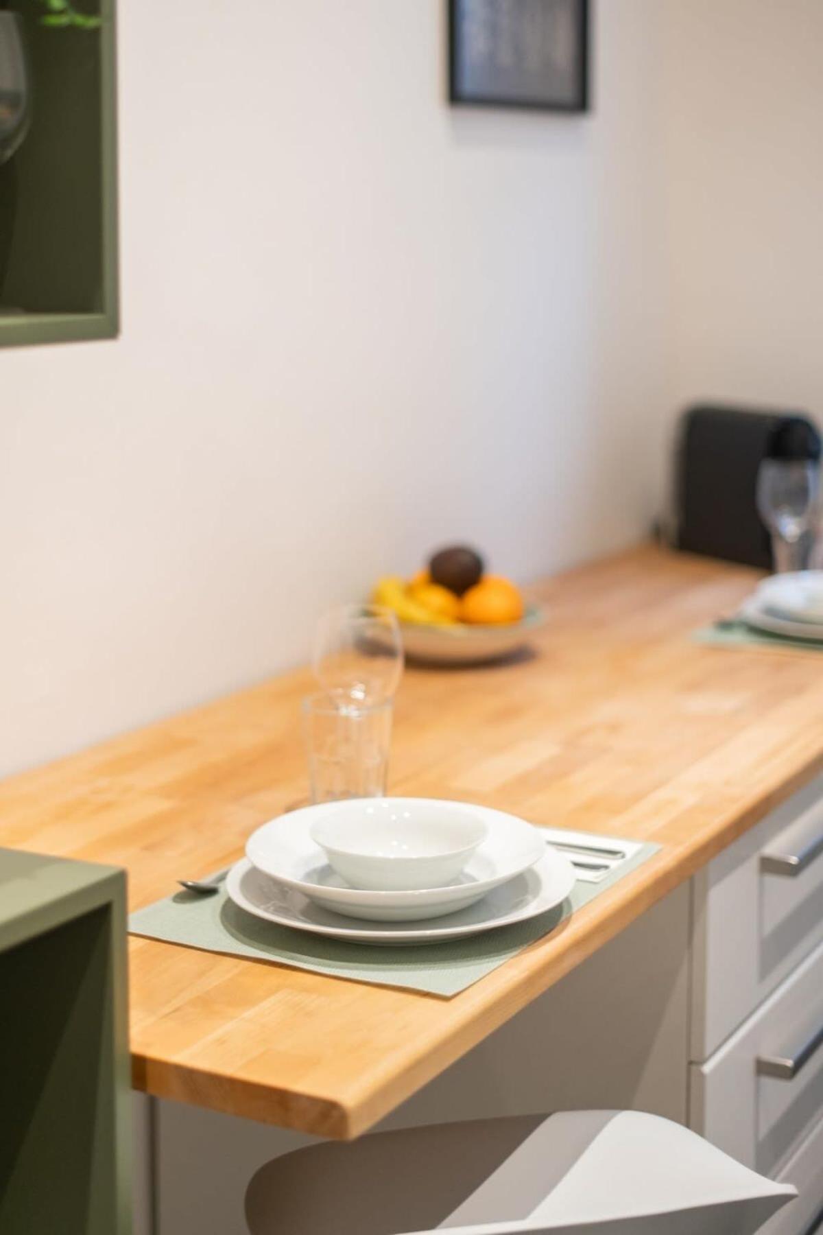 Homely - Spacious, Modern, S-bahn Nearby , Groups & Families Apartament