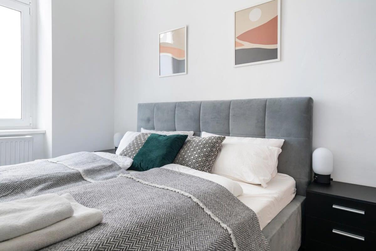 Apartament Homely - Spacious, Modern, S-bahn Nearby , Groups & Families *