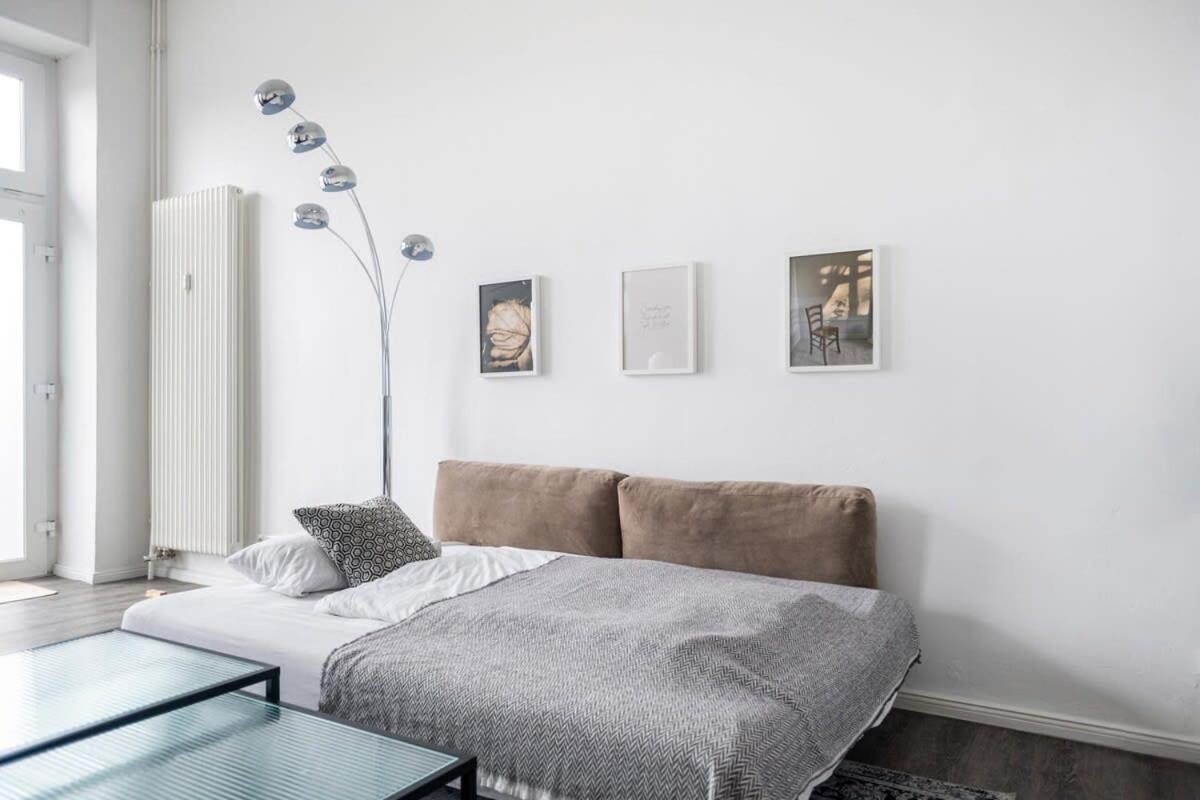 Homely - Spacious, Modern, S-bahn Nearby , Groups & Families Apartment *