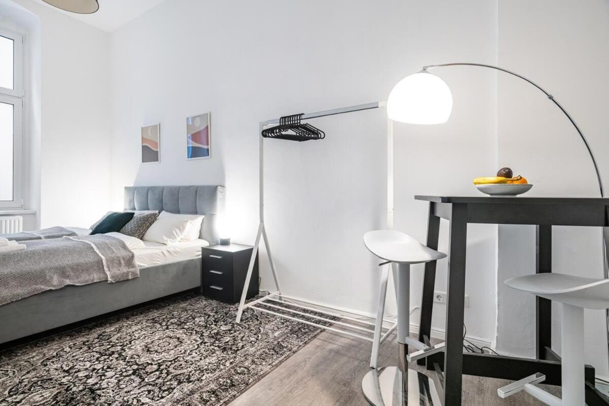 Apartament Homely - Spacious, Modern, S-bahn Nearby , Groups & Families Berlin