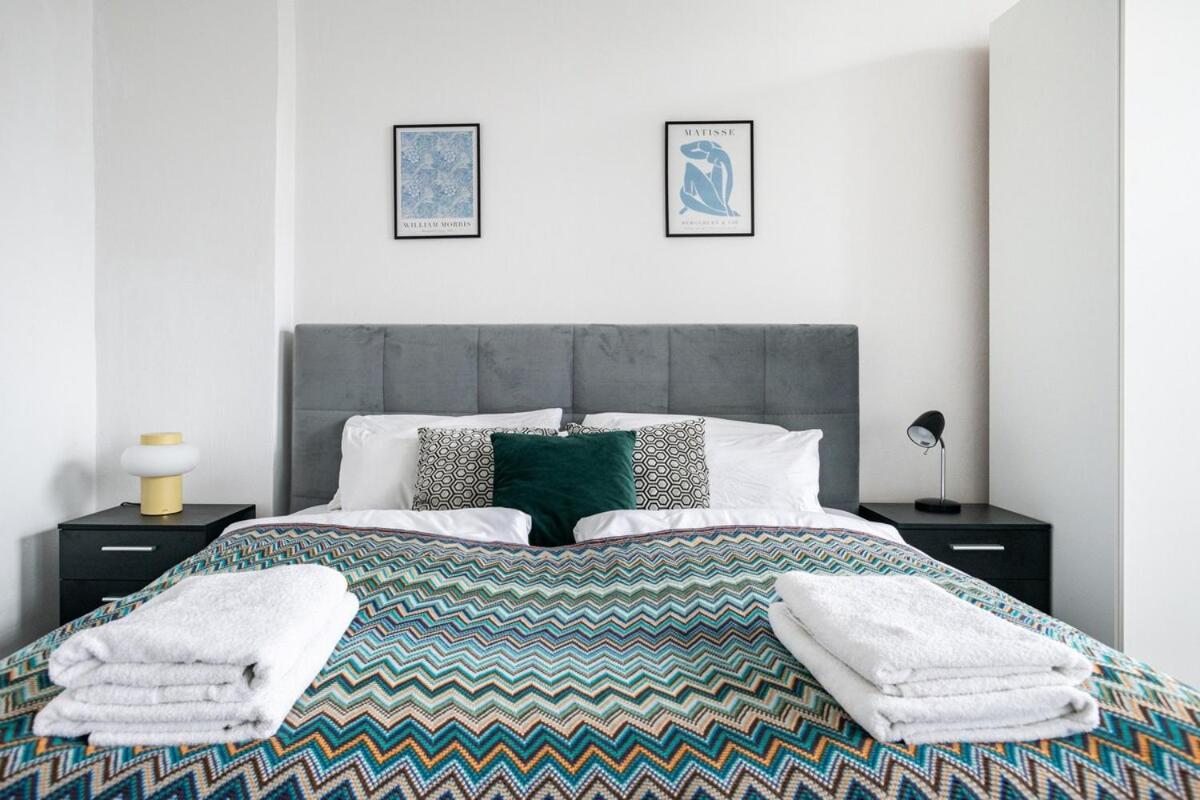 Homely - Spacious, Modern, S-bahn Nearby , Groups & Families Apartament